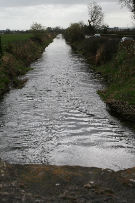 The Finnery flows south alongside the R417 road