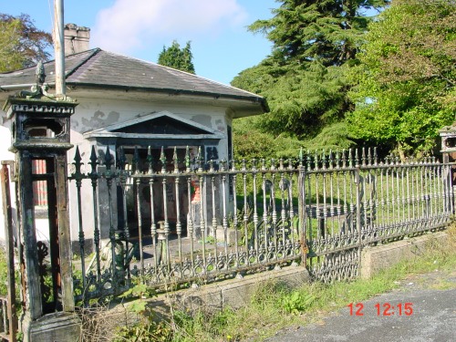 The gate-lodge: entrance to the mill on the left, to Mayfield House on the right